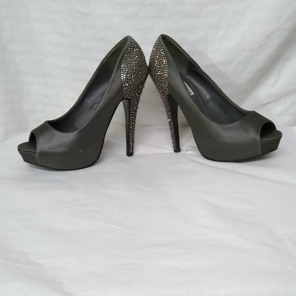 Steve Madden Women’s Shoes Gray Fabric Rhinestone Peep Toe 5" High Heels Siz 7 M - Picture 5 of 6